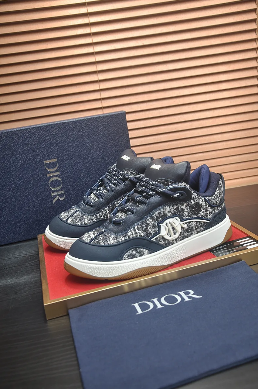 Men's men's shoes 💰: 800💶 (top original order) Brand: Dior (Dior) Standard code: Men's code 39-44 (45 customized) Grade: Same as the official website Material: Top original cowhide stitched together Original wear-resistant and lightweight outsole Style category: Fashionable casual shoes Distinguished luxury brand elements top luxury Color: Actual picture color
